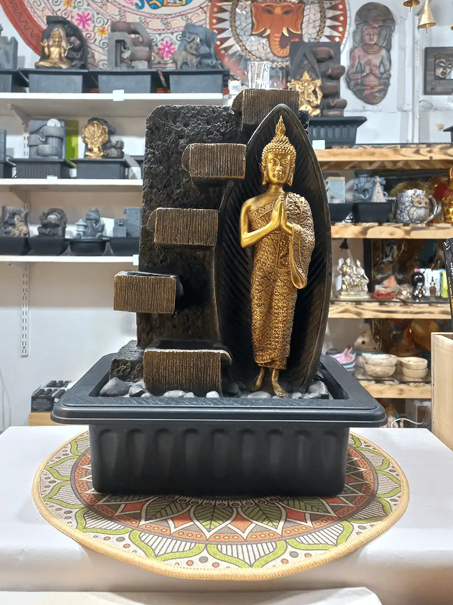 Fuente de agua Grande con Buda