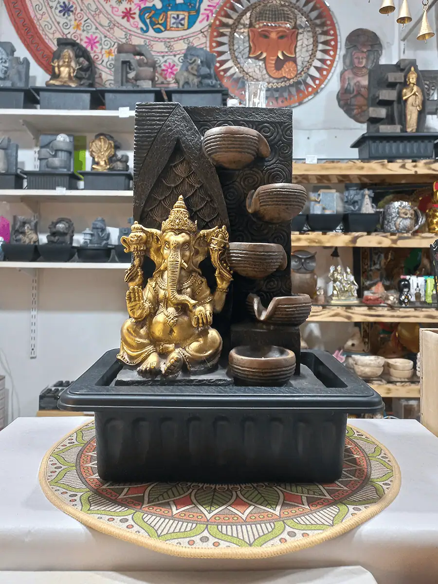 Fuente de agua Grande con Ganesha