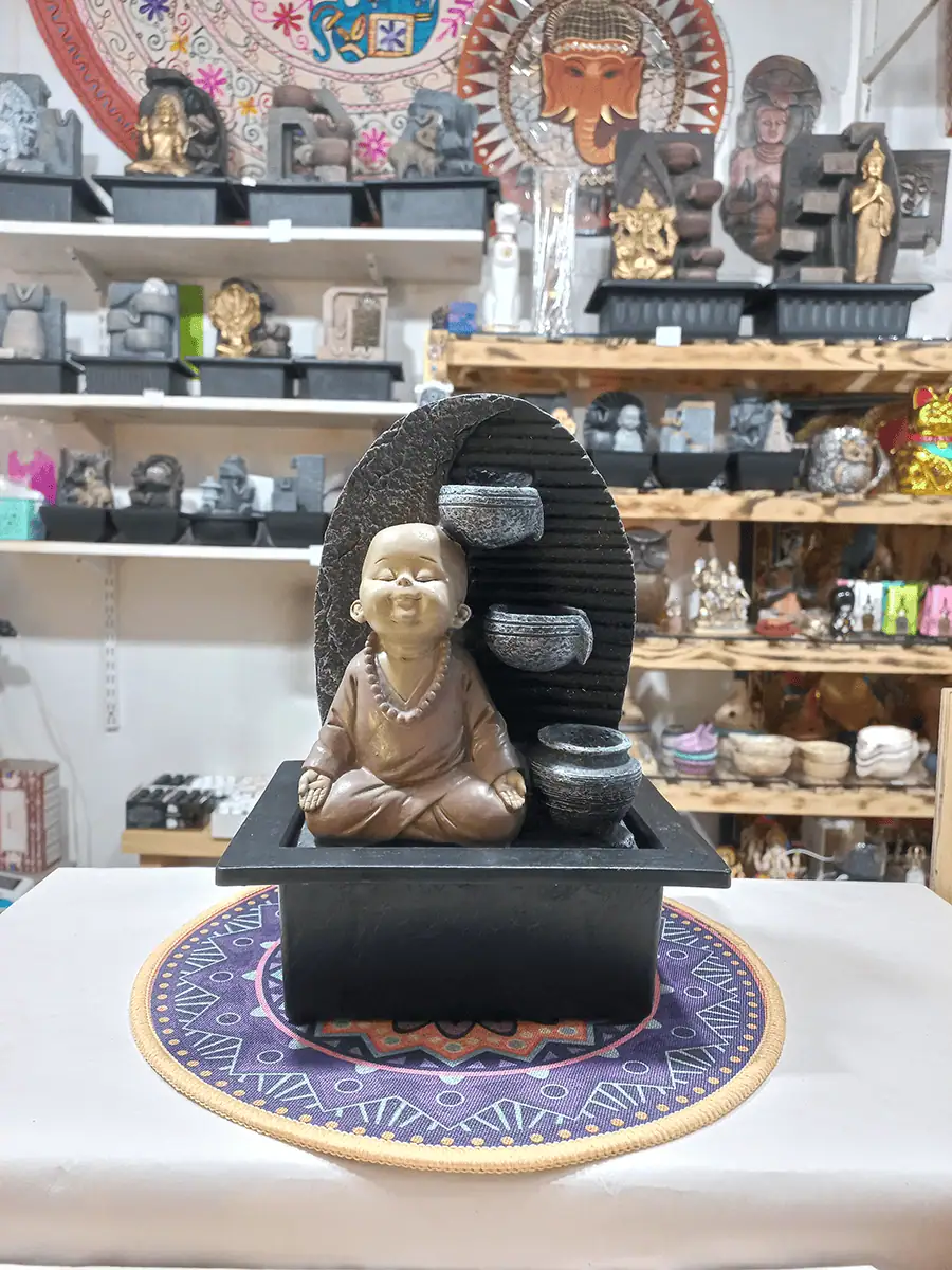 Fuente de agua mediana con Esfera y Buda