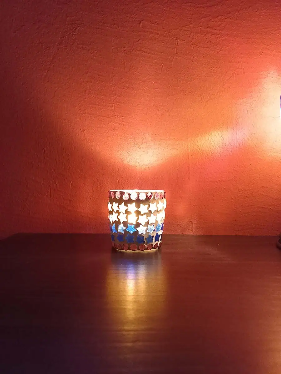 Portavela de vidrio con estrellas