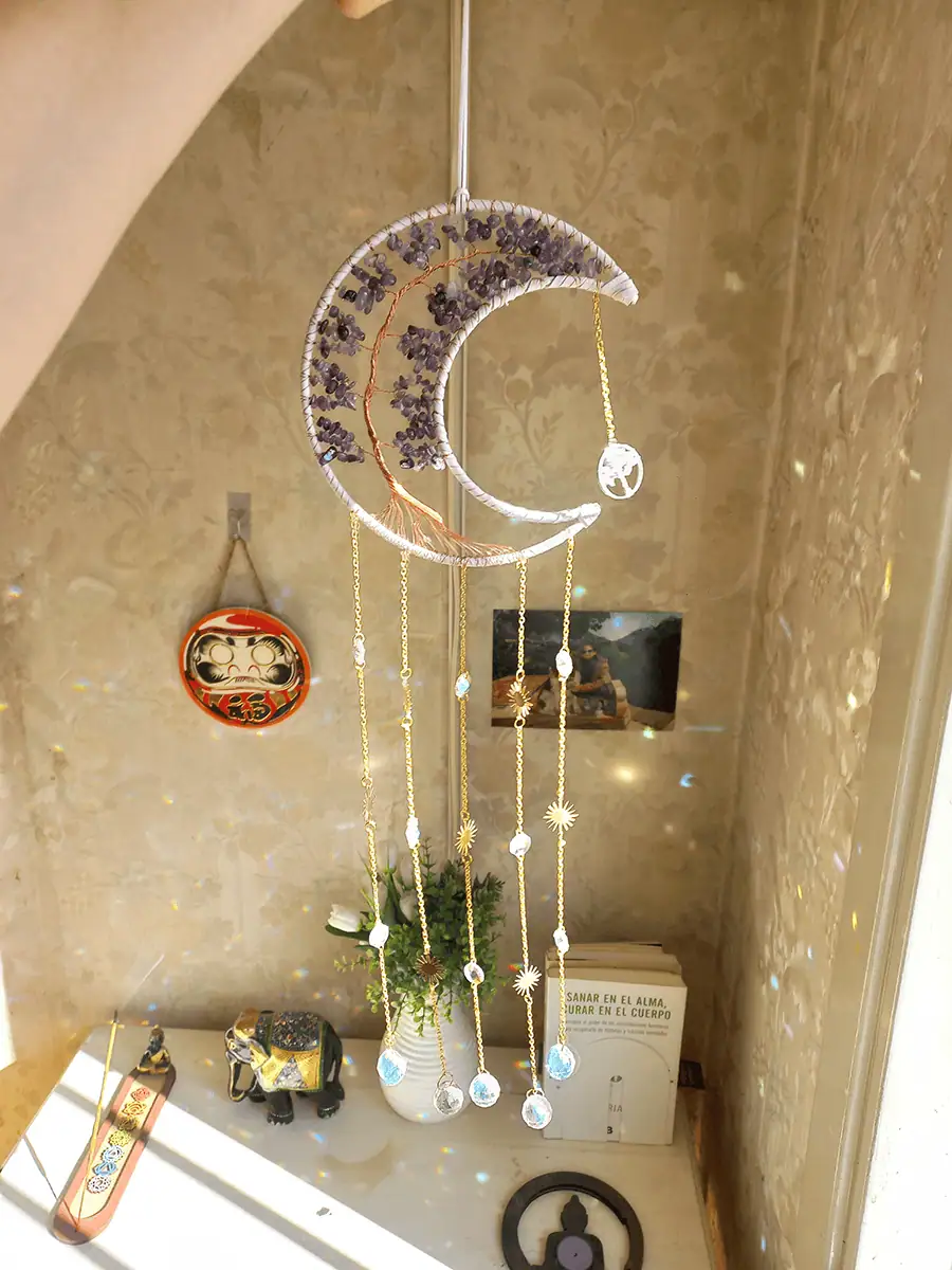 Atrapasol de luna con cuarsos amatista