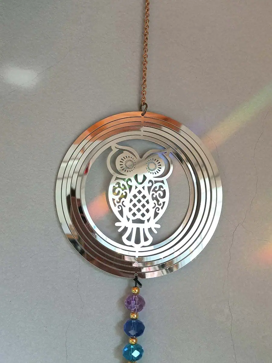 imagen de un atrapasol de acero inoxidable con lechuza