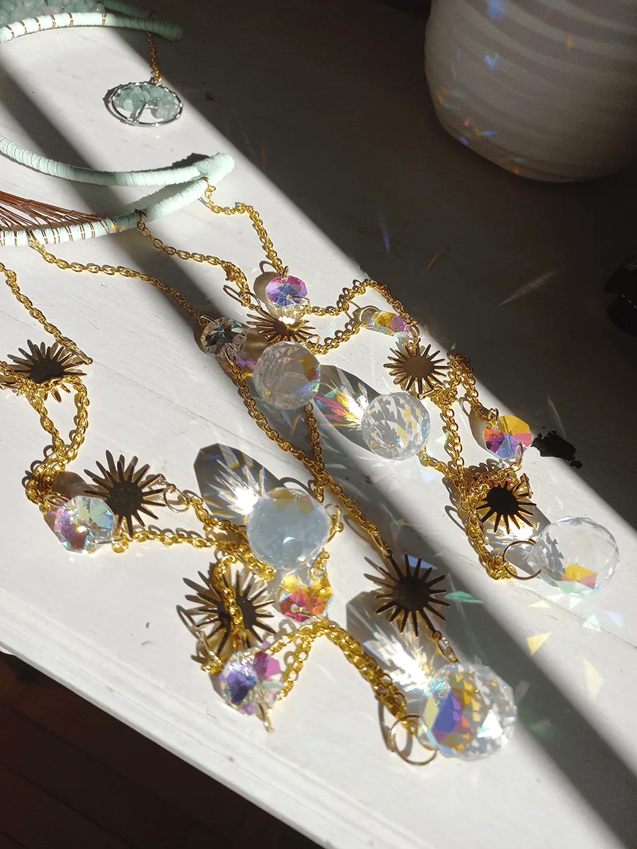 Atrapasol de luna con cuarsos verde