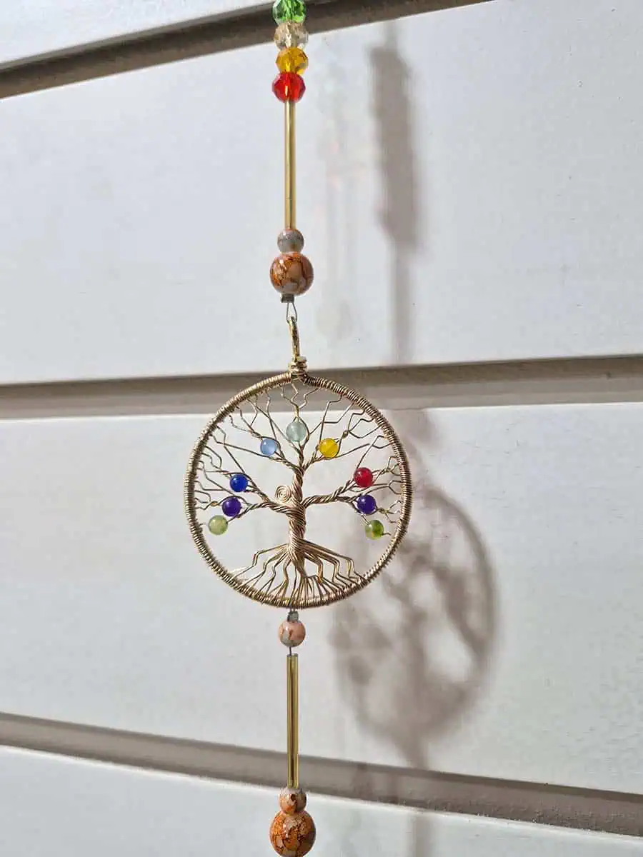 Atrapasol grande con Árbol de la Vida, piedras de los 7 chakras y esfera de cristal