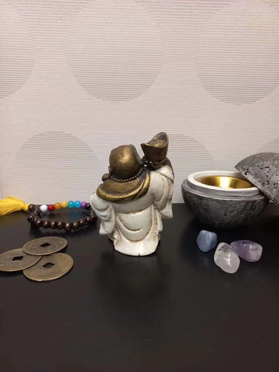 imagen de un Budai de la abundancia con lingote