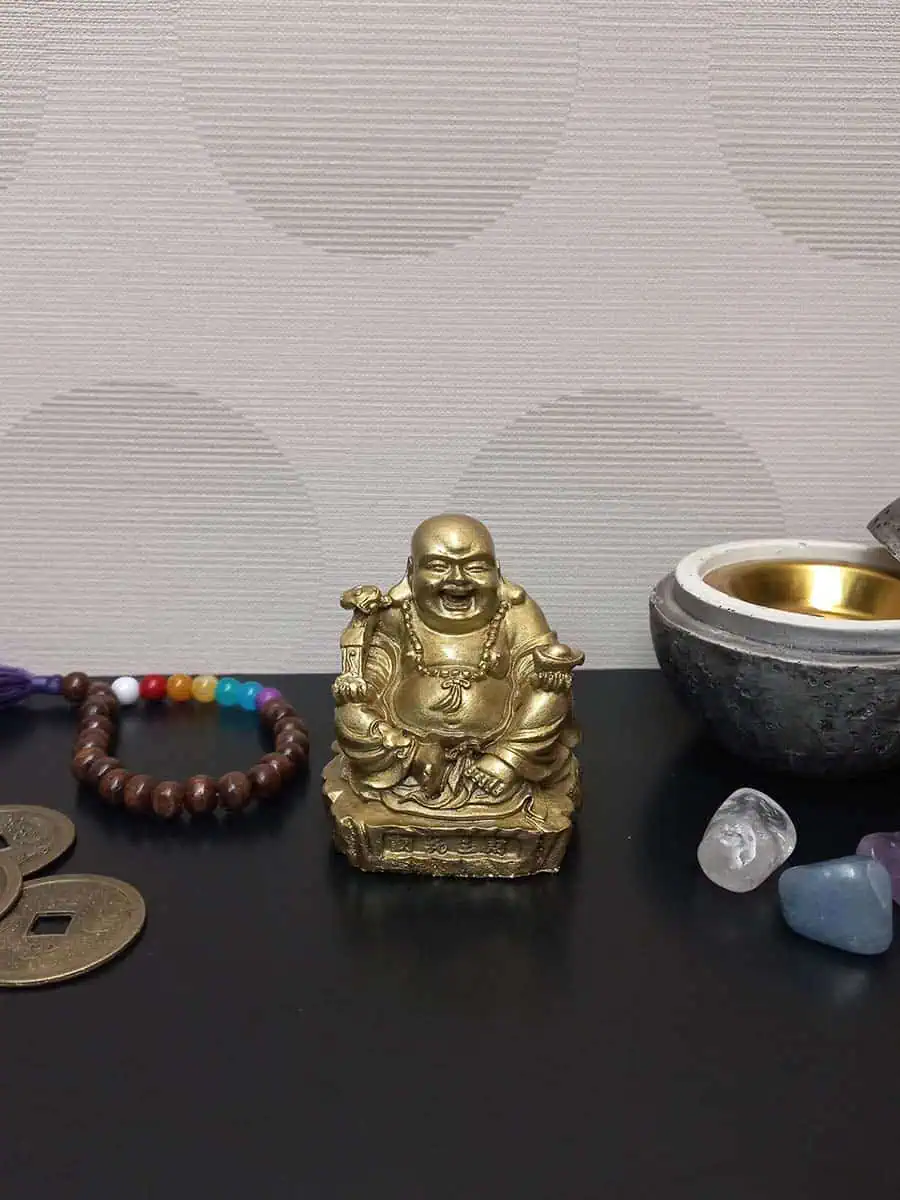 Budai de la Abundancia sentado en lingote chico