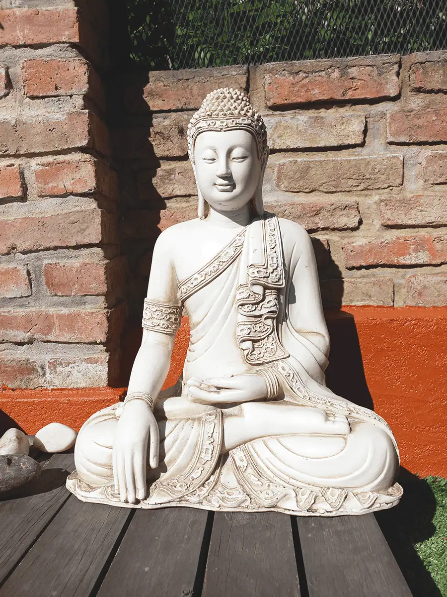 Buda de resina para exterior mediano de Conexión con la Tierra decorando jardín