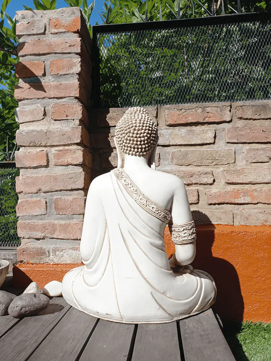 Buda de resina para exterior mediano de Conexión con la Tierra decorando jardín