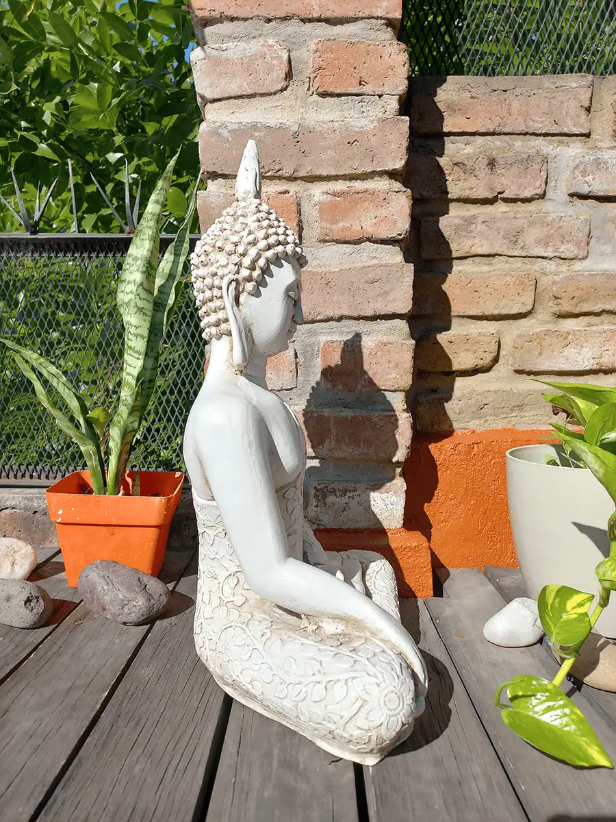 Buda de resina para exterior mediano de Conexión con la Tierra decorando jardín