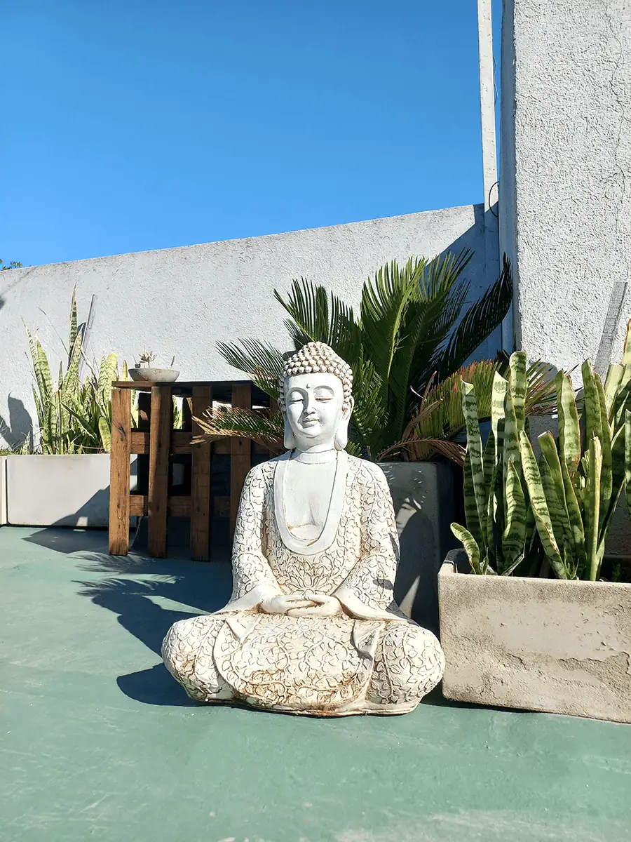 Buda para exterior de Meditación, mediano