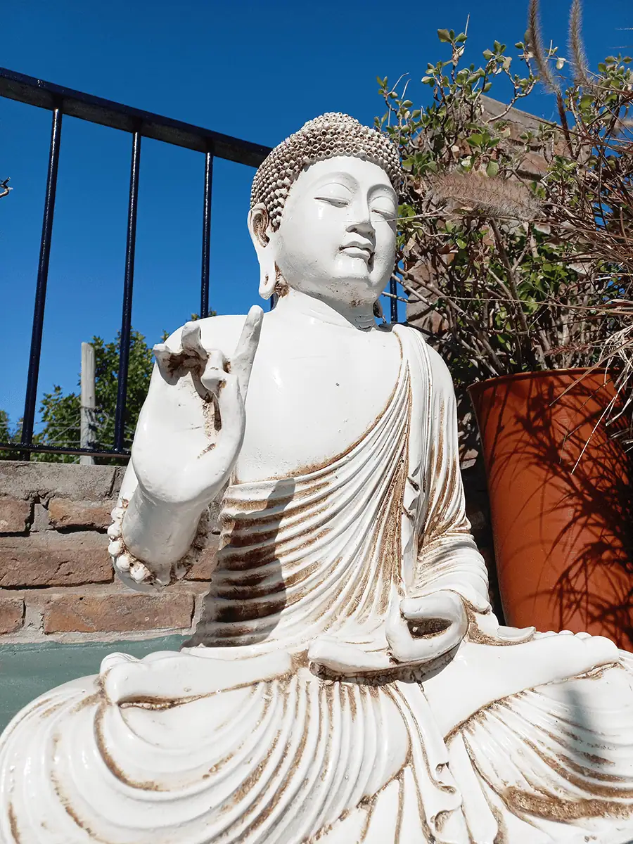 Buda de resina para exterior grande de Sabiduría decorando jardín