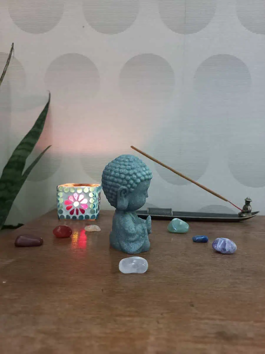 imagen de Buda bebe Mudra Abhaya