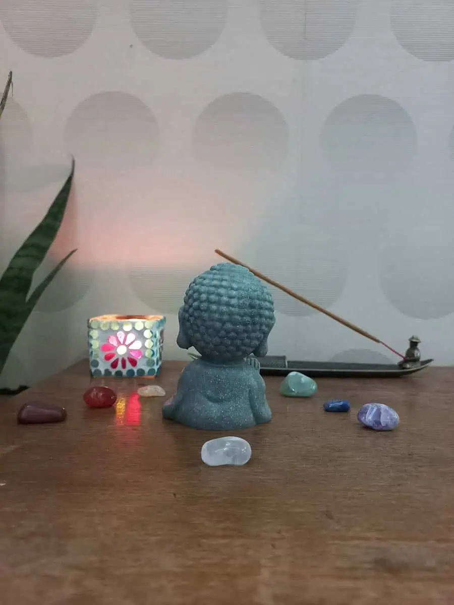 imagen de Buda bebe Mudra Abhaya