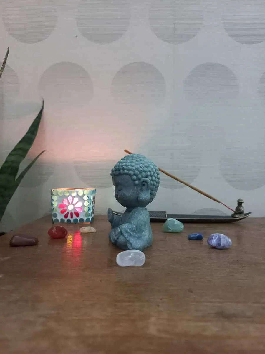 imagen de Buda bebe Mudra Abhaya