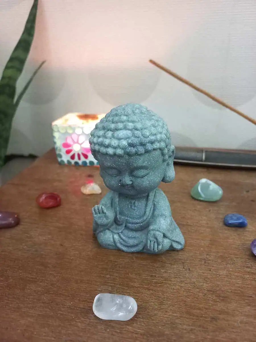 imagen de Buda bebe Mudra Abhaya