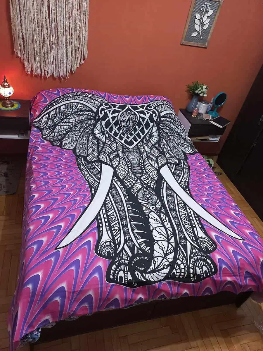 Cubrecama hindu fucsia con Elefante
