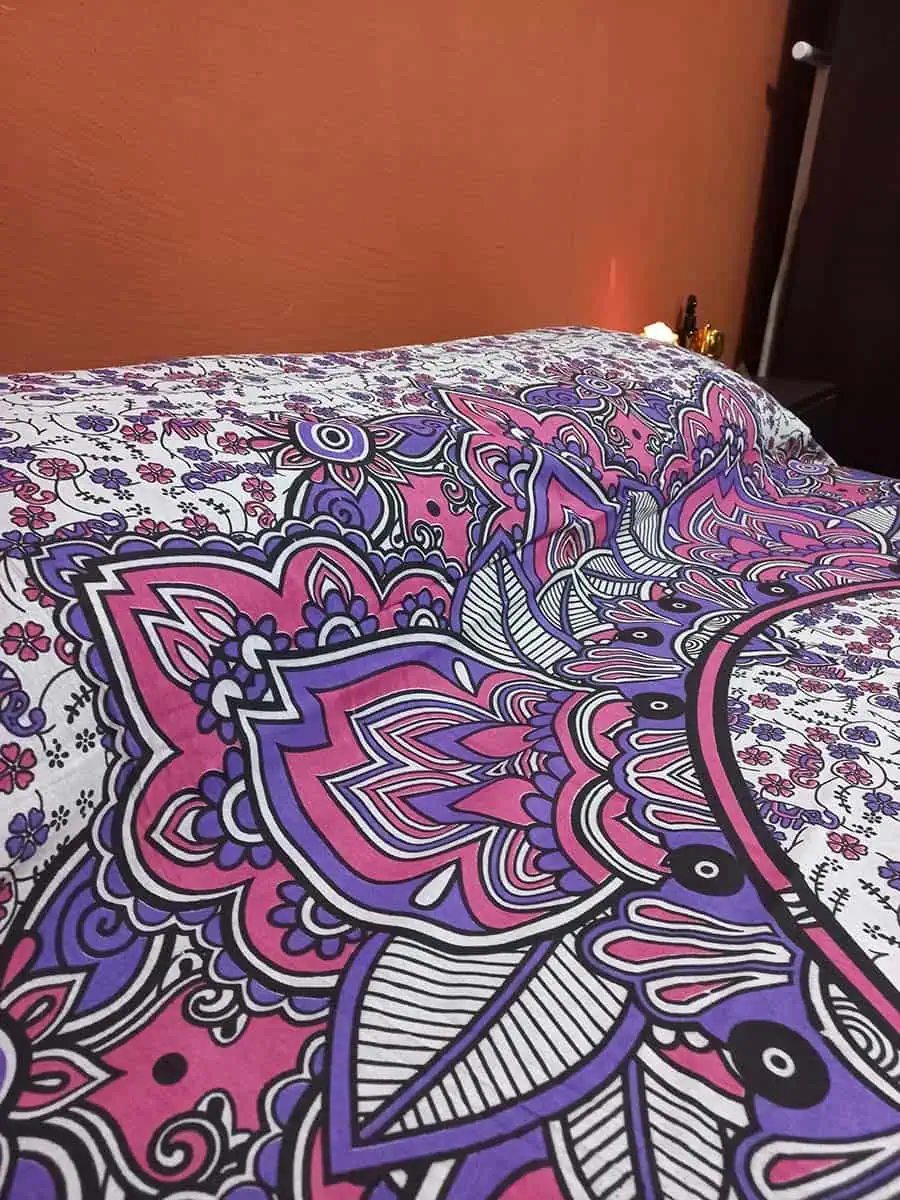cubrecama hindu con Elefante y mandala rosa de dos plazas y media, zona sur