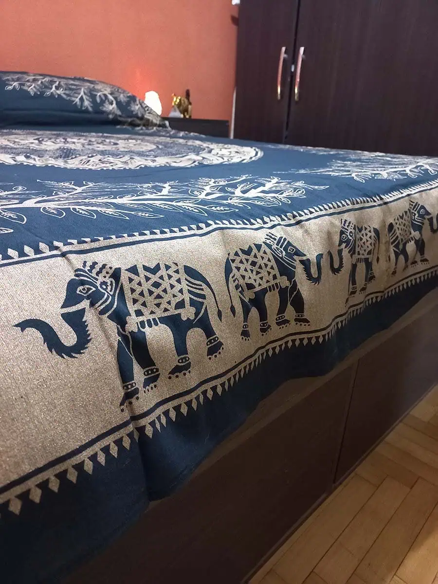 cubrecama hindu Dorado con Mandala de dos plazas y media, zona sur