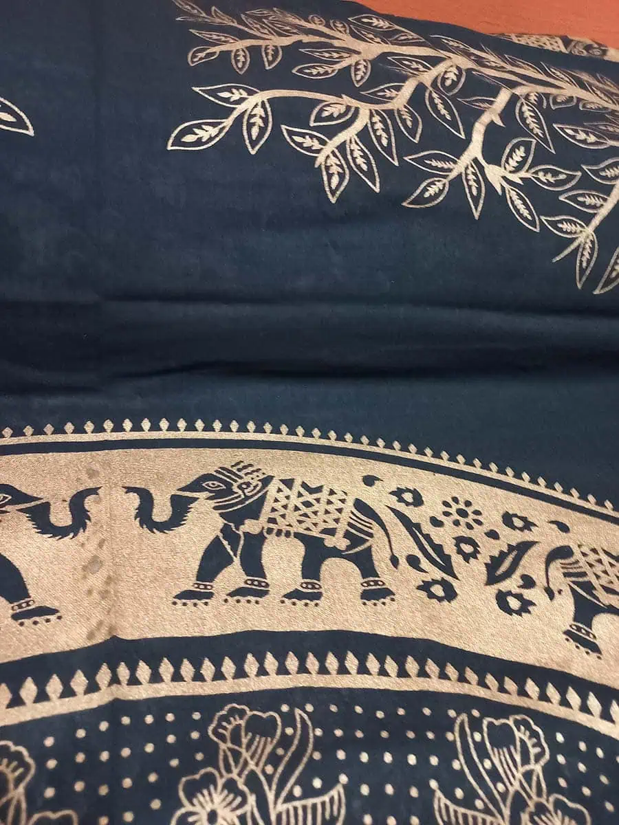 cubrecama hindu Dorado con Mandala de dos plazas y media, zona sur