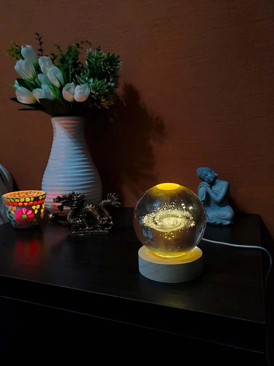 imagen de una esfera lampara de cristal 3D de galaxia