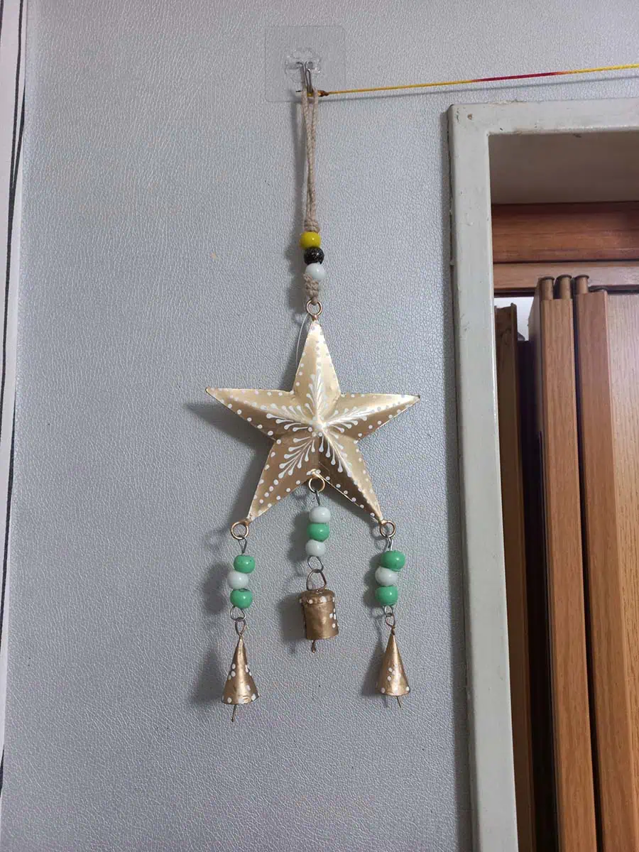 Estrella colgante dorada