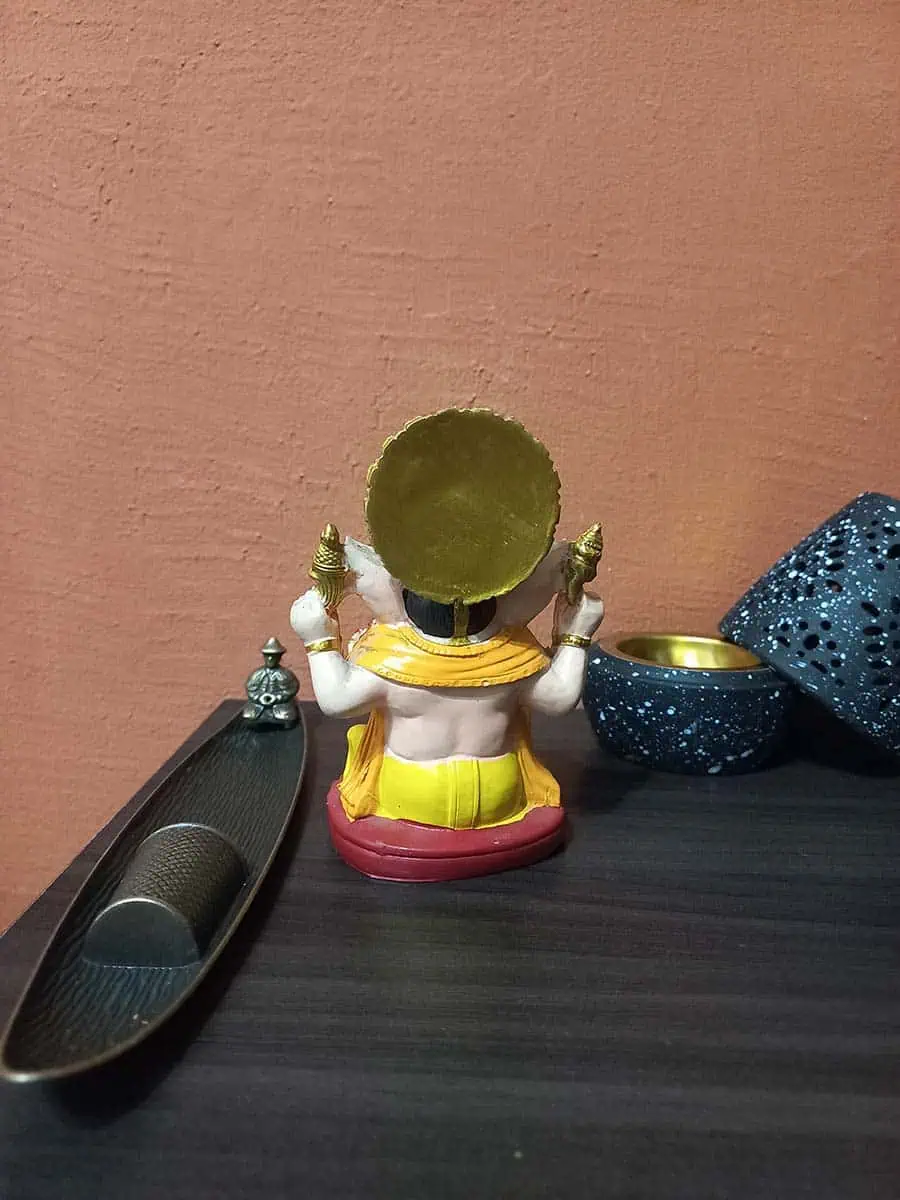 imagen de una ganesha decorativa para la casa de color