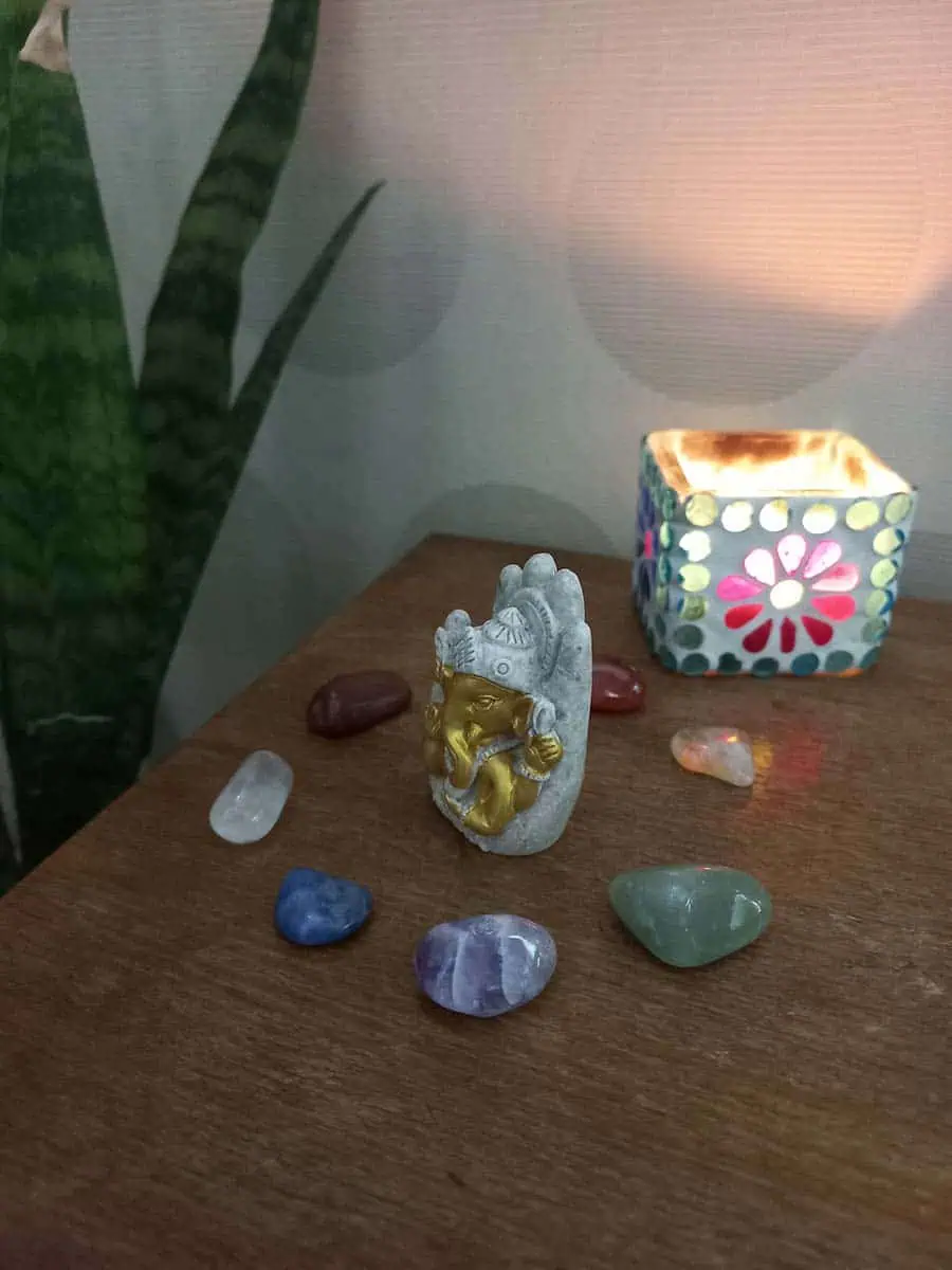 imagen de una ganesha decorativa para la casa de color blanco