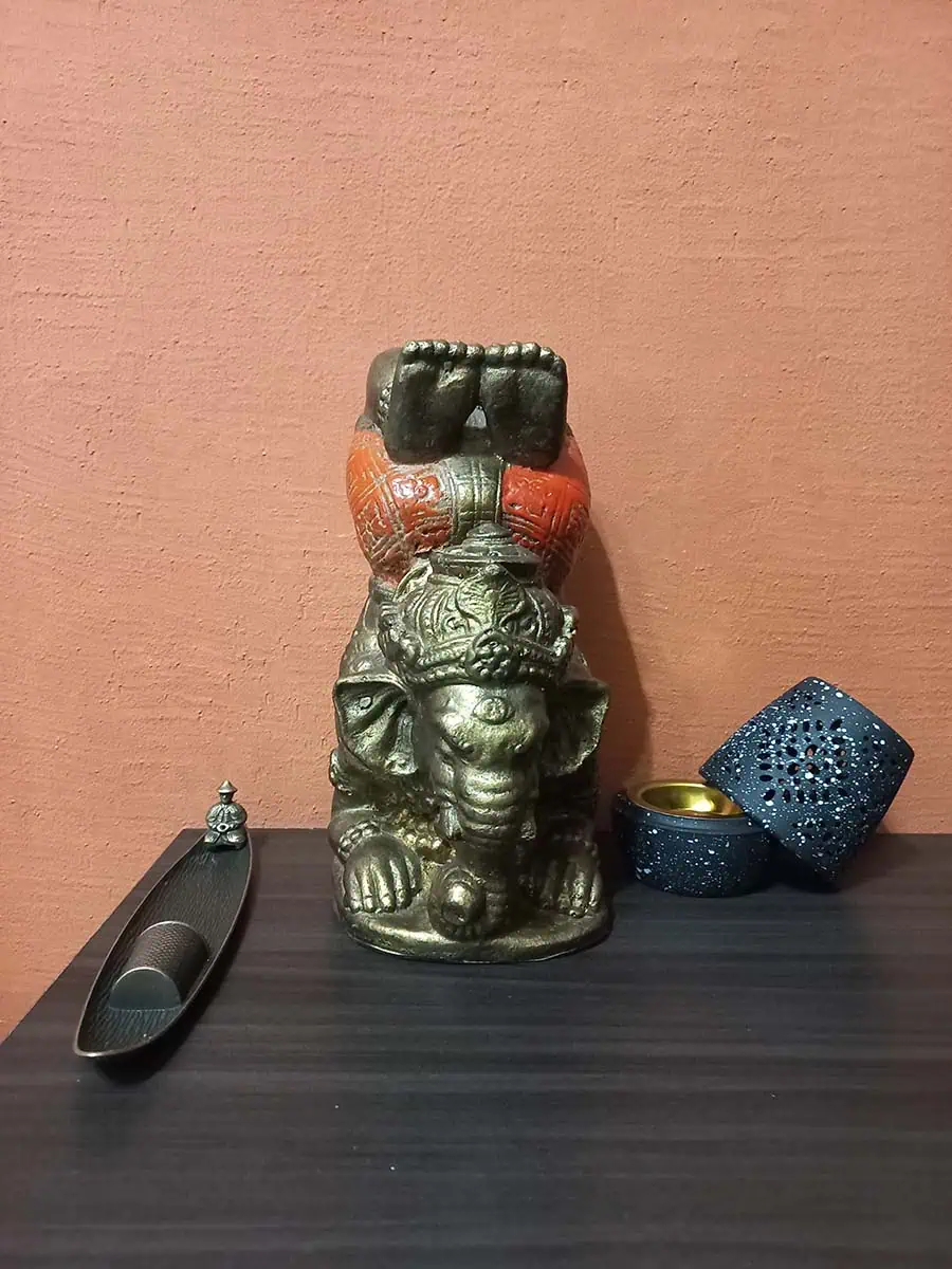Ganesha haciendo Yoga grande