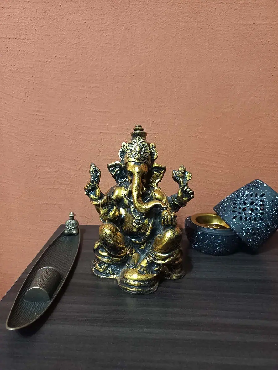 Ganesha dorada 17cm de alto