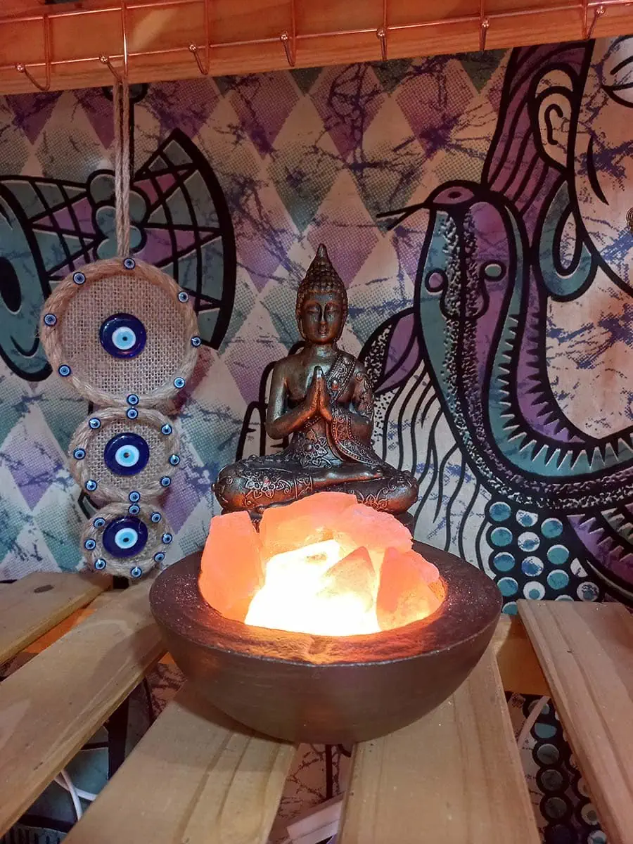 Lámpara de sal con figura de Buda pintada a mano para decoración espiritual