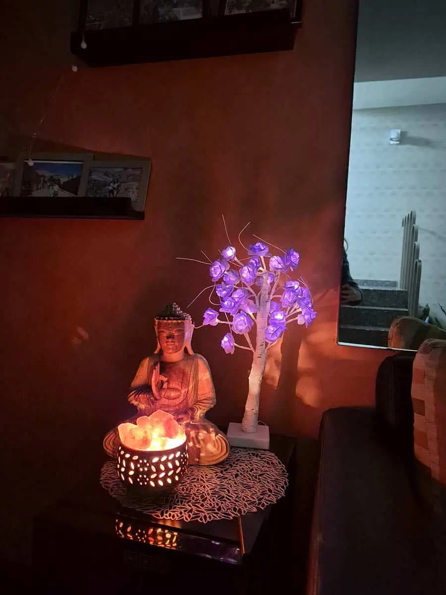 Lámpara USB de árbol flores violetas para mesa de luz o escritorio