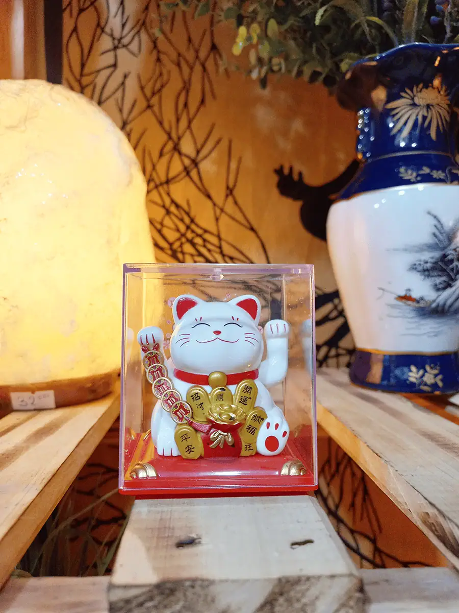 Maneki Neko en cajita Blanco