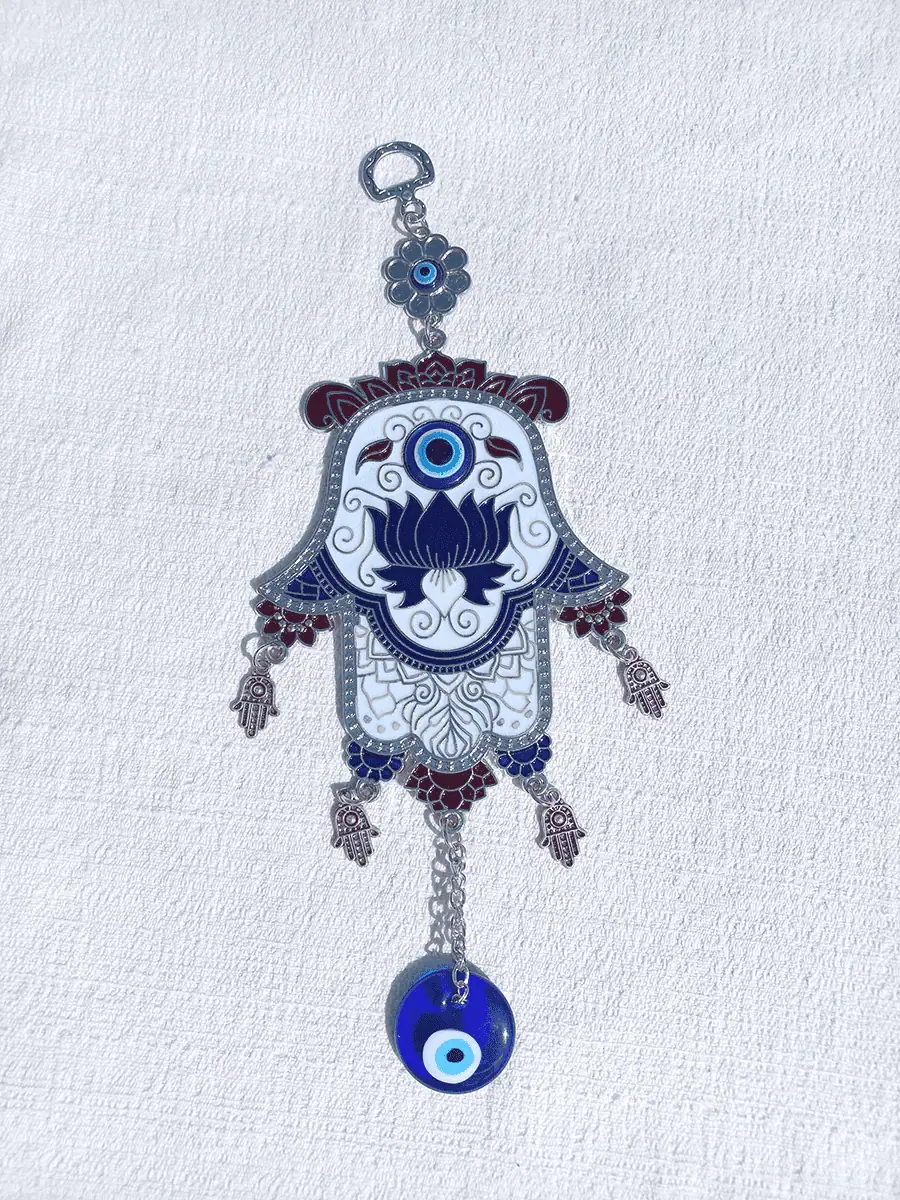 Colgante Mano de fátima blanca con flor de loto