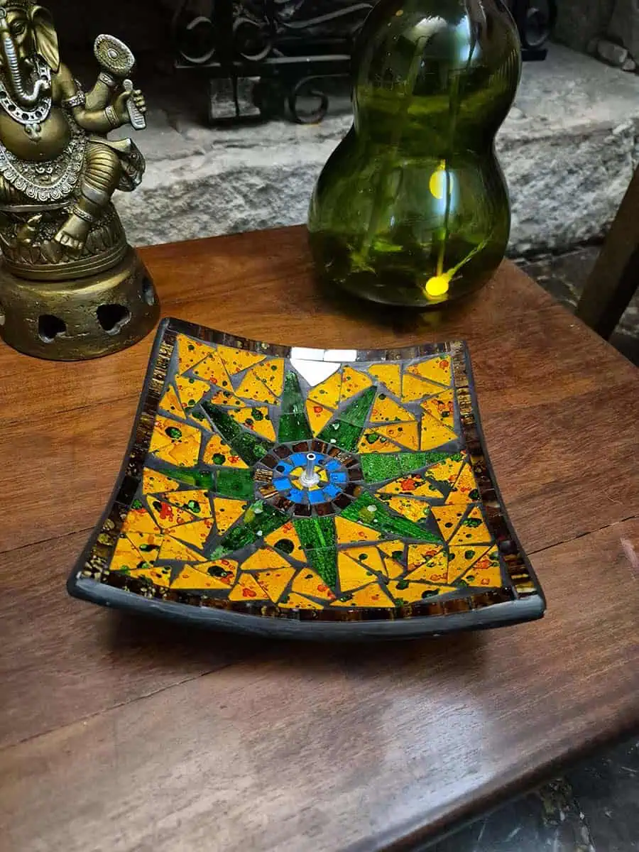 imagen de un portasahumerio grande venecita color naranja