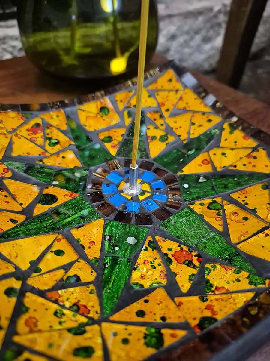 imagen de un portasahumerio grande venecita color naranja