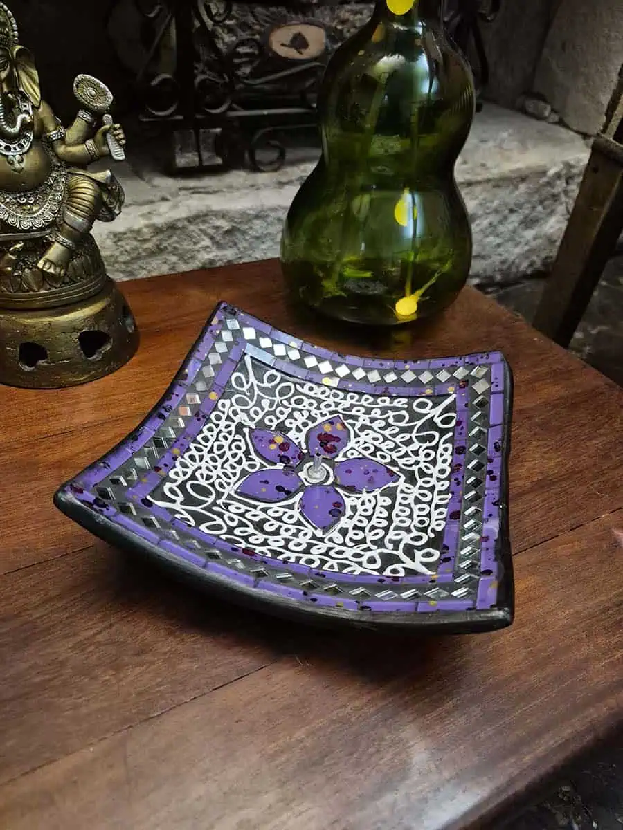 imagen de un portasahumerio grande venecita color violeta