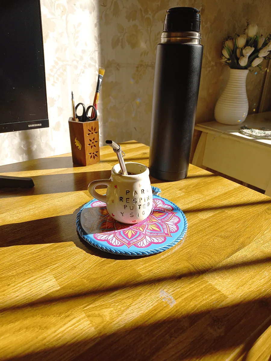 Posa pava con mandala Celeste y Rosa