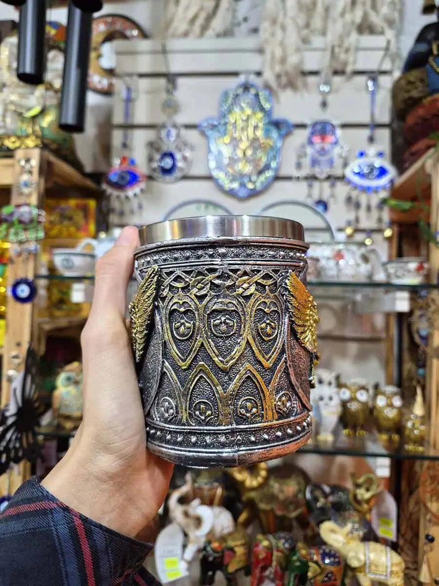 taza estilo medieval o vikinga de acero inoxcidable de aguila dorada