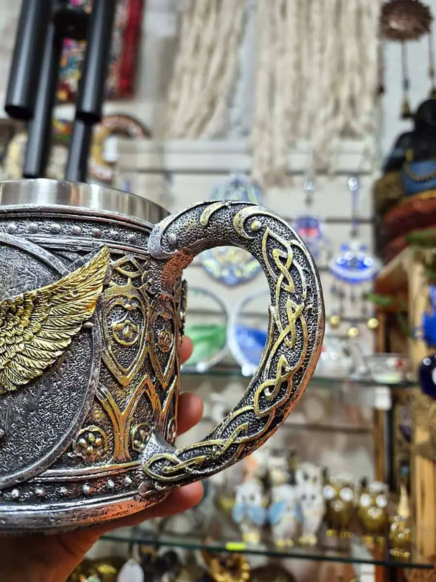 taza estilo medieval o vikinga de acero inoxcidable de aguila dorada